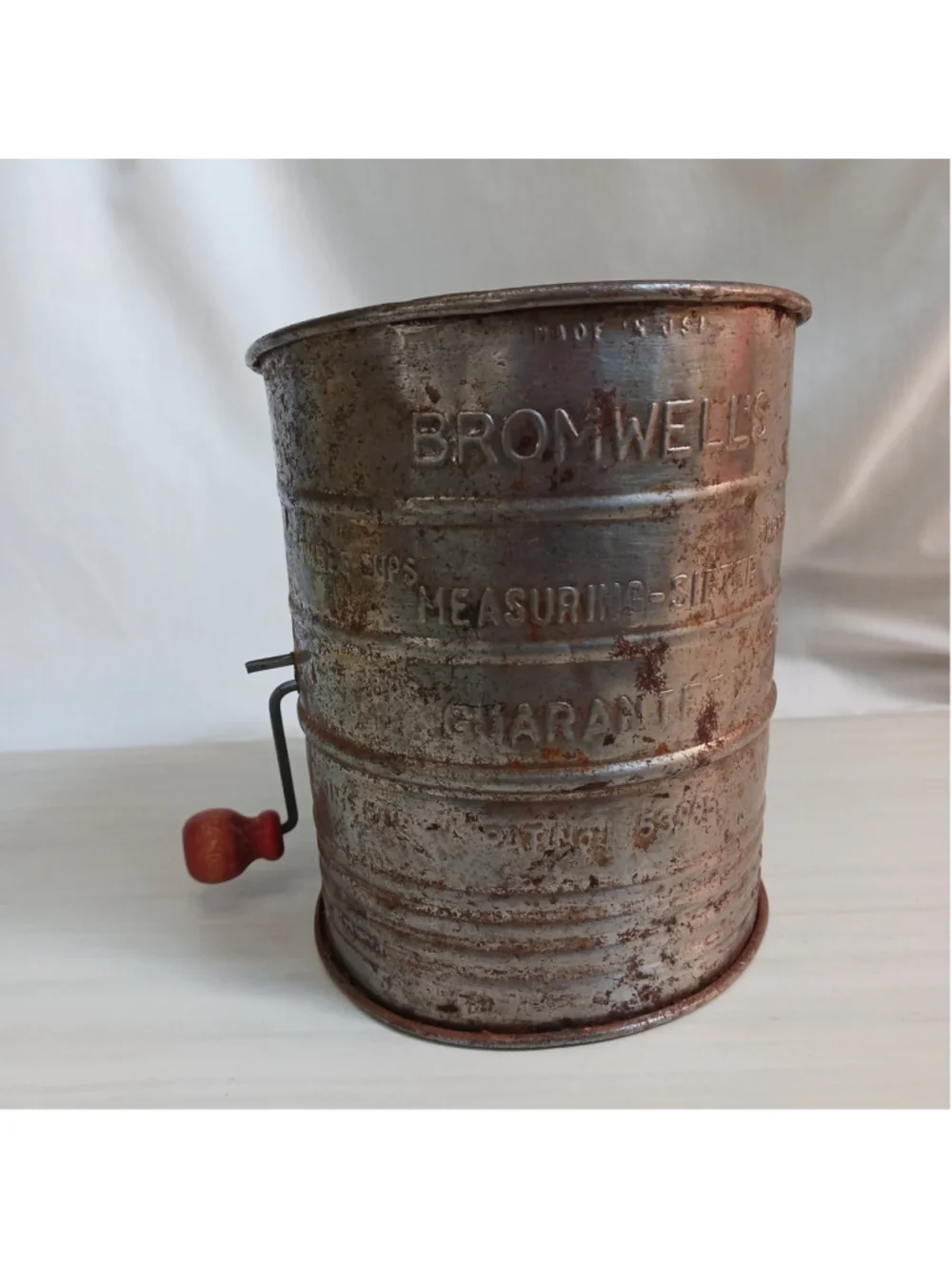Bromwell’s 5 Cup Primitive Sifter Measuring Red Wood Crank Handle Flour Vtg USA